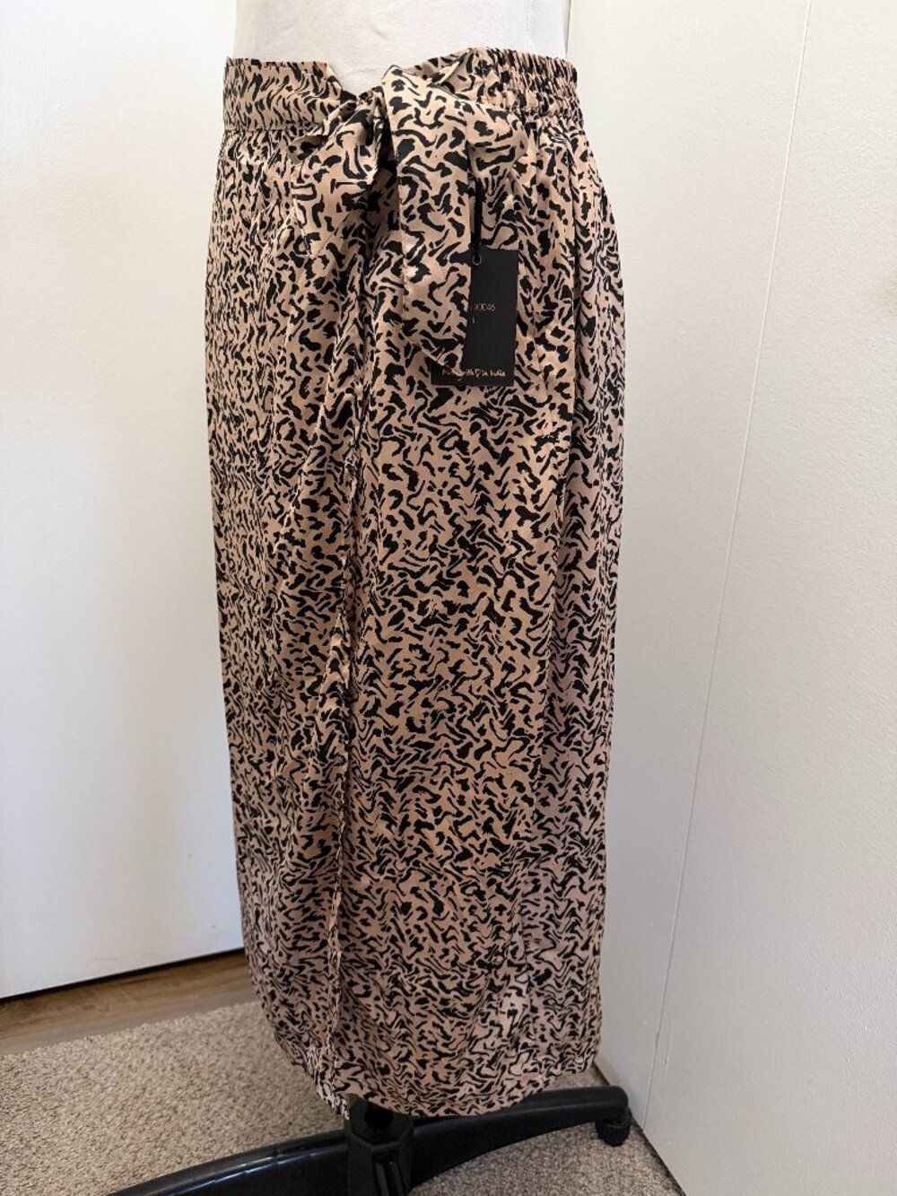 Women's leopard skirt imitation smell, with a tie, size L, new